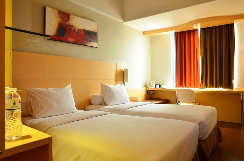 Ibis Jakarta Arcadia Exterior photo