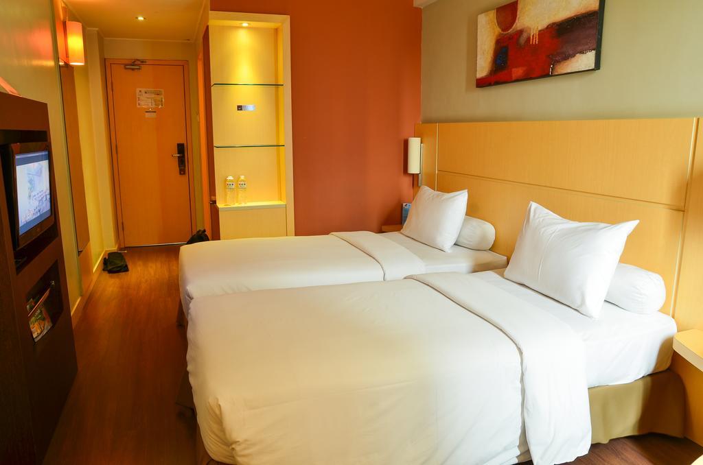 Ibis Jakarta Arcadia Exterior photo