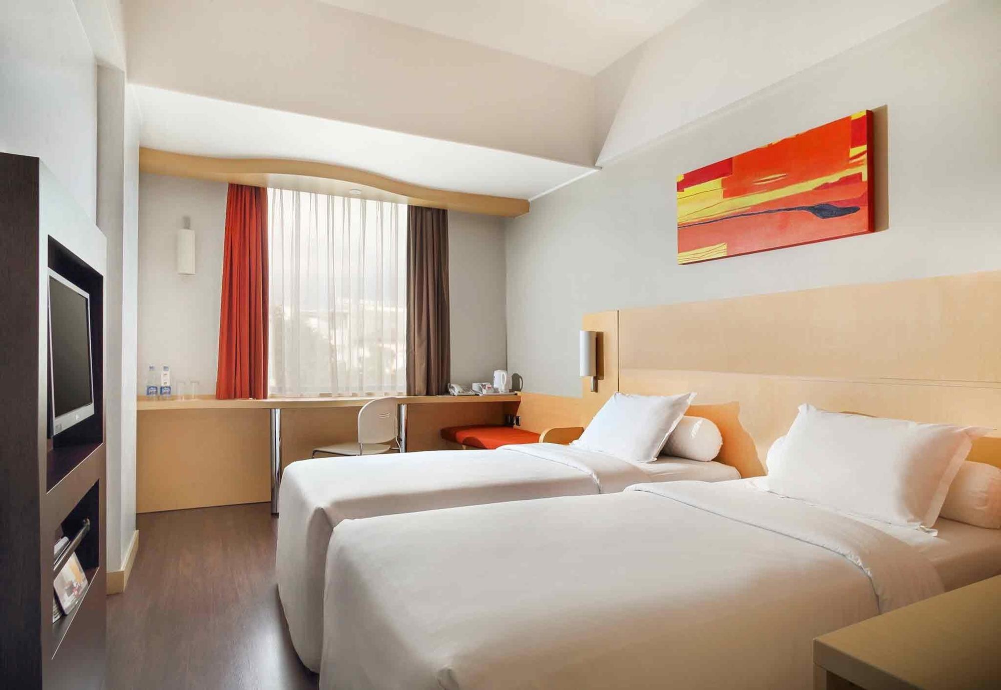 Ibis Jakarta Arcadia Exterior photo